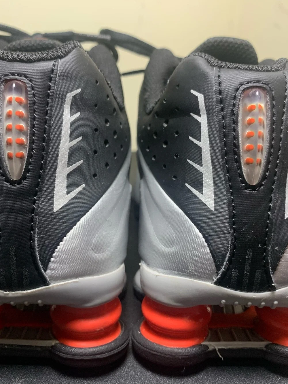 Youth Nike Shox Sneakers (Size 5Y US) Great Condition